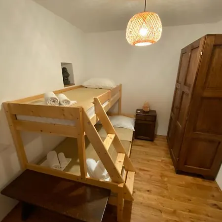 Charles * 特罗吉尔