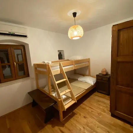 ヴィラ Charles トロギール