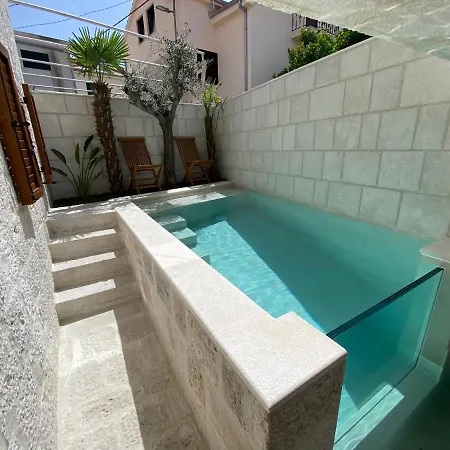 Charles * トロギール